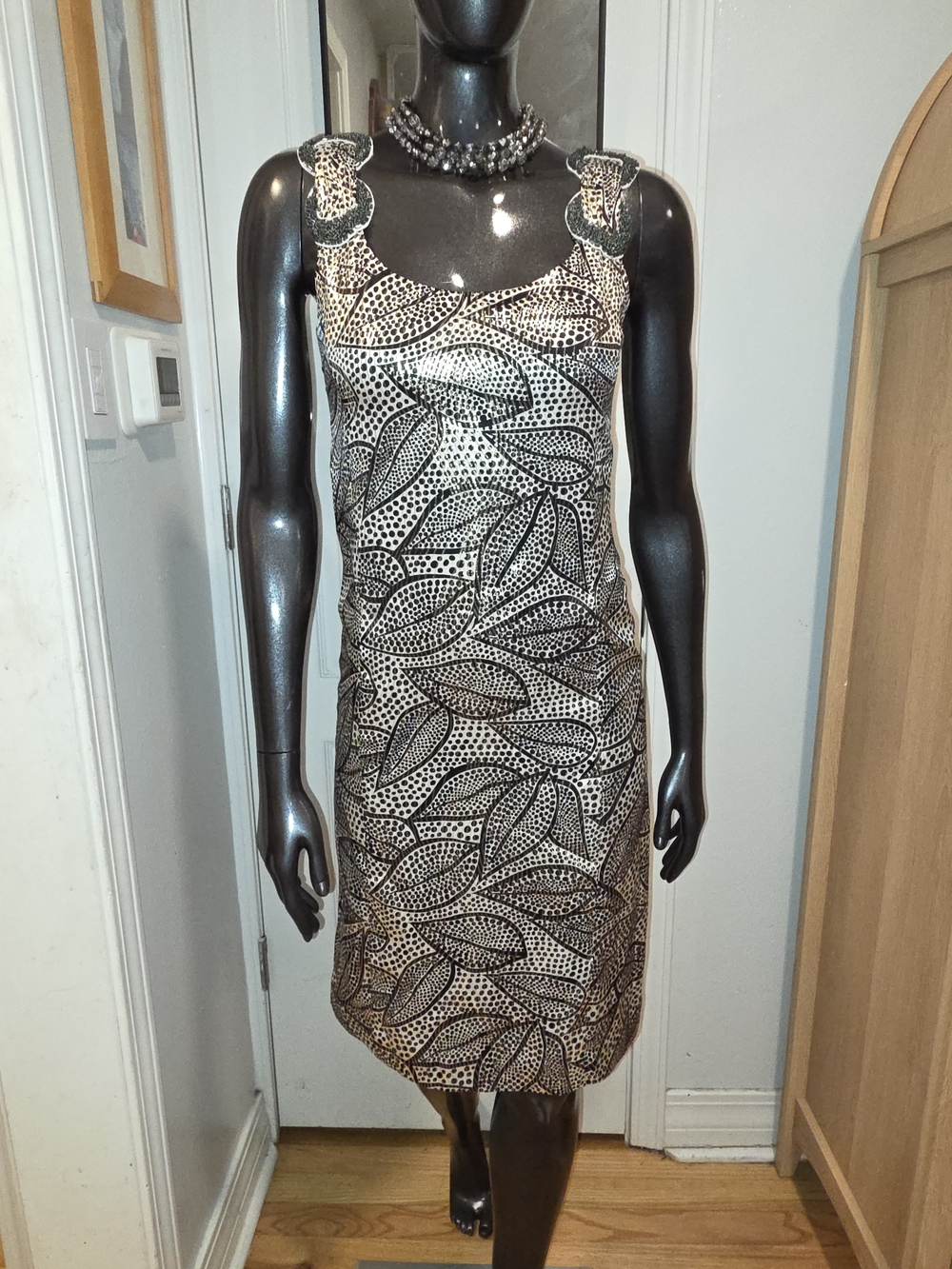 Tory Burch Gorgeous Black and Cream Sleeveless Leaf-Print Shift Silk Dress Sz 2
